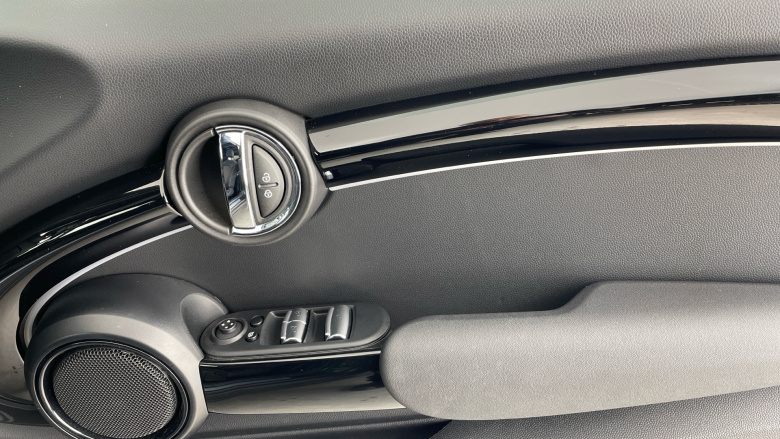 MINI Cooper 2.0 C Classic 2dr Auto Petrol Convertible